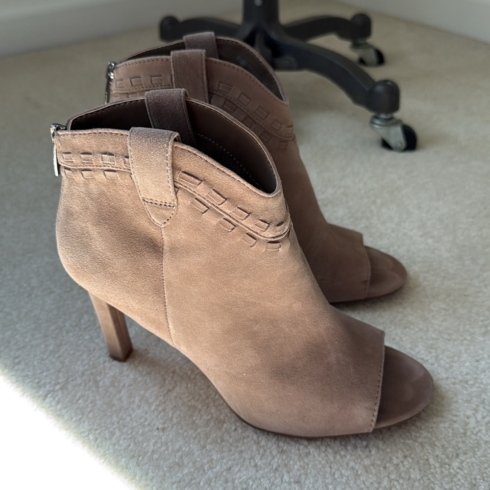 Vince Camuto Tan Women's Heeled Booties - Picture 4 of 10